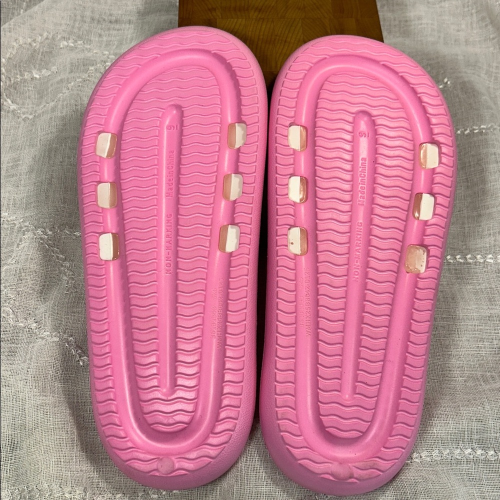 NWT Hello Kitty slide in sandals slides - Picture 7 of 9